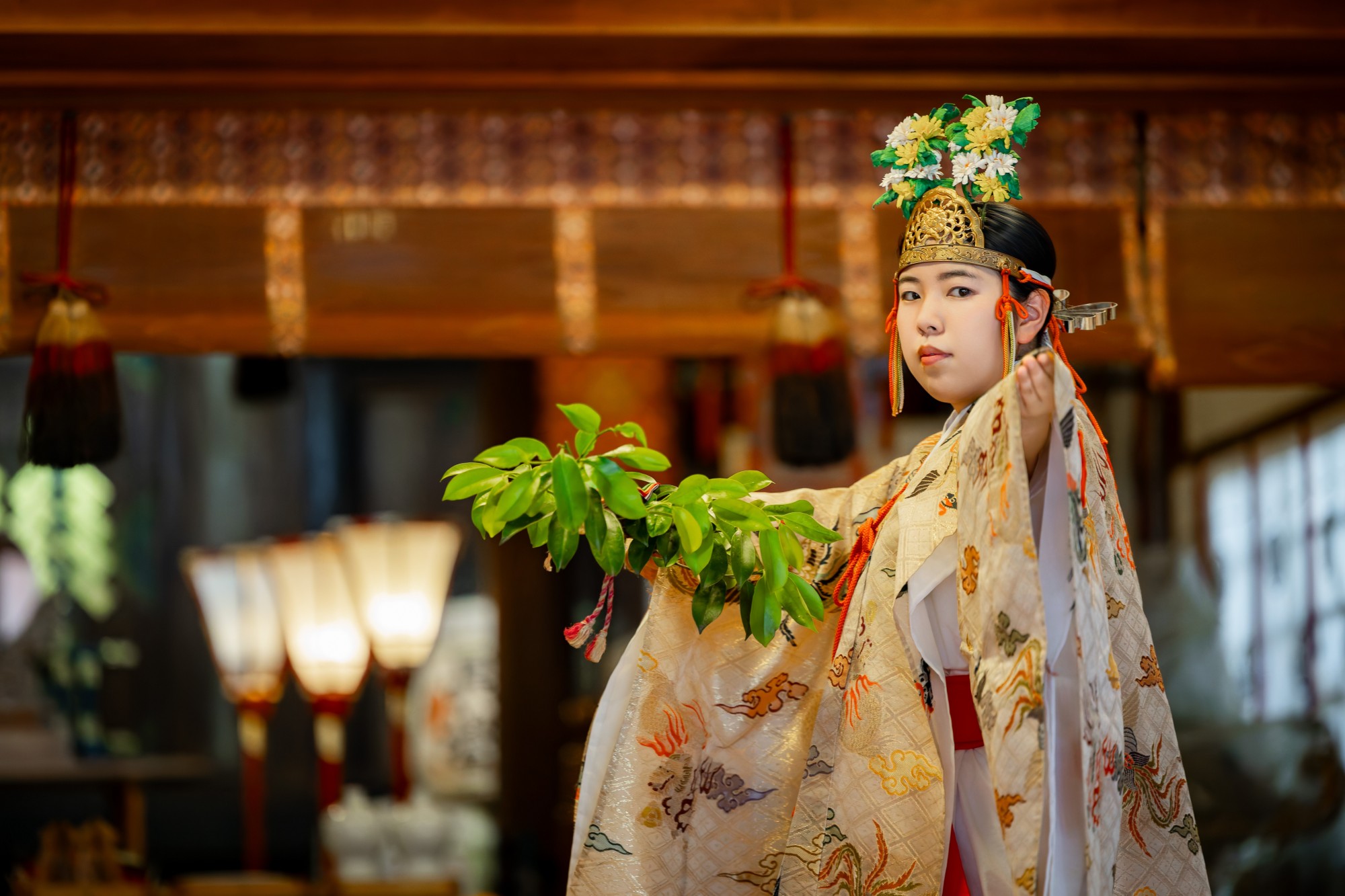 和装の美しさを引き立てる龍城神社の由緒あるロケーション