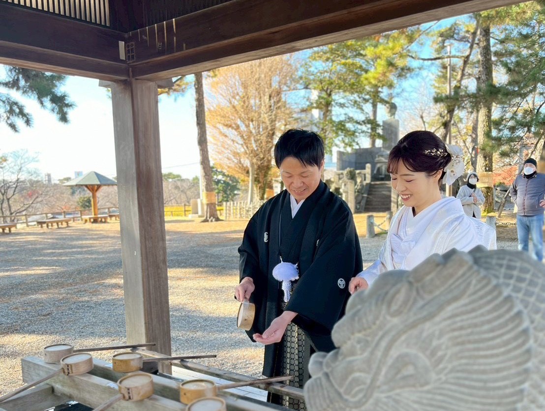 青空の下での挙式