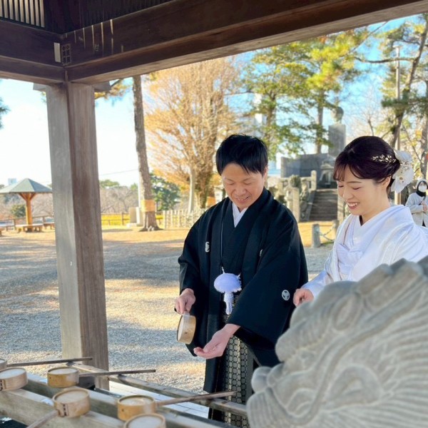 青空の下での挙式